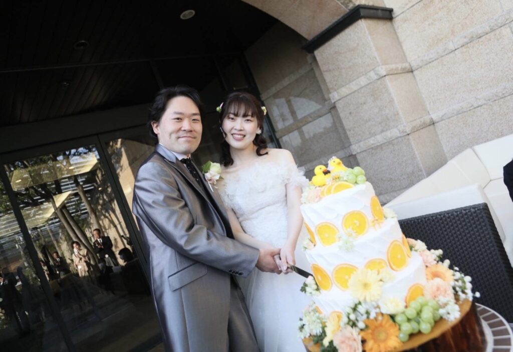 テラスでファーストバイト♪ | 愛媛県松山市の結婚式場｜ベルフォーレ